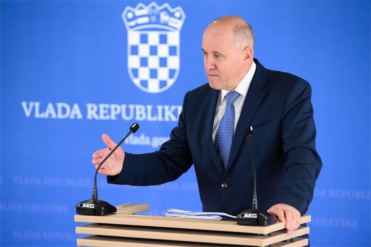 Slika /slike/Ministar/Bačić 2.jpg